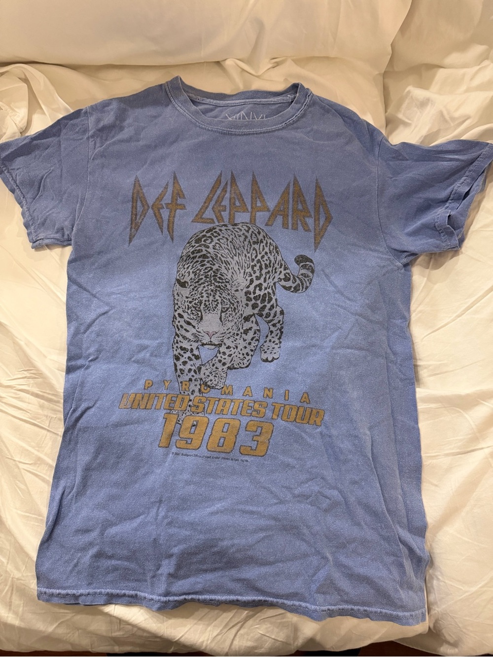 VINYL ICONS vintage Def Leppard Graphic Tee Blue with Leopard women’s size XS